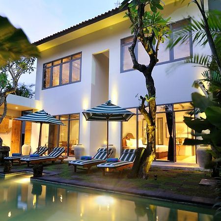 Room & Vespa 1 Seminyak Rum bild
